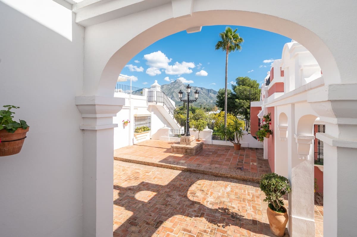 3 soverom Hus til salgs i Nueva Andalucia - € 1 050 000 (Ref: 9382025)