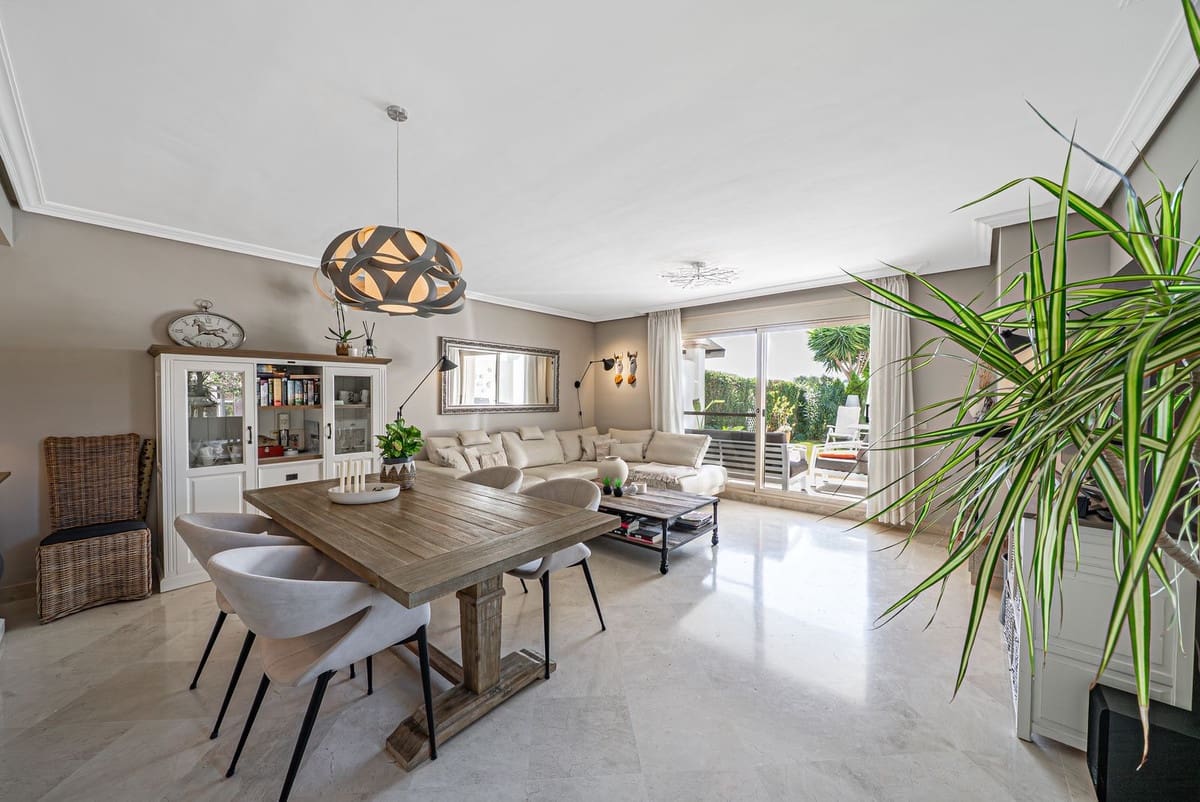 4 soverom Hus til salgs i Estepona - € 585 000 (Ref: 9412951)