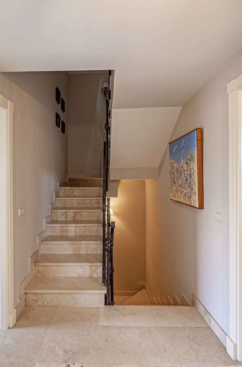 4 soverom Hus til salgs i Estepona - € 585 000 (Ref: 9412951)