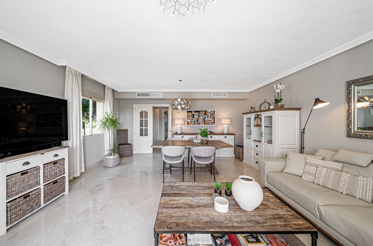 4 soverom Hus til salgs i Estepona - € 585 000 (Ref: 9412951)