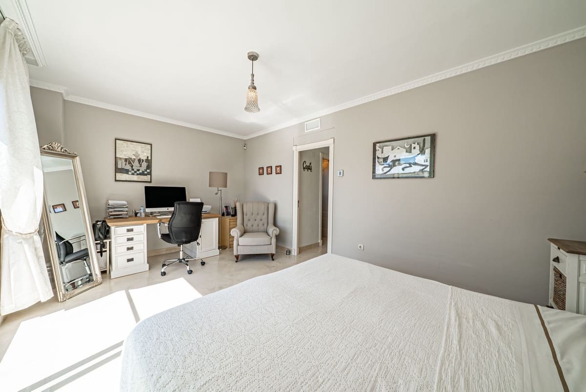 4 soverom Hus til salgs i Estepona - € 585 000 (Ref: 9412951)