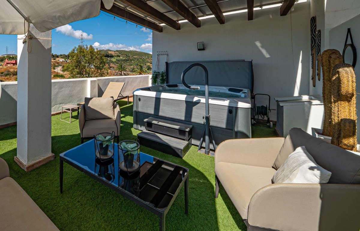 4 soverom Hus til salgs i Estepona - € 585 000 (Ref: 9412951)