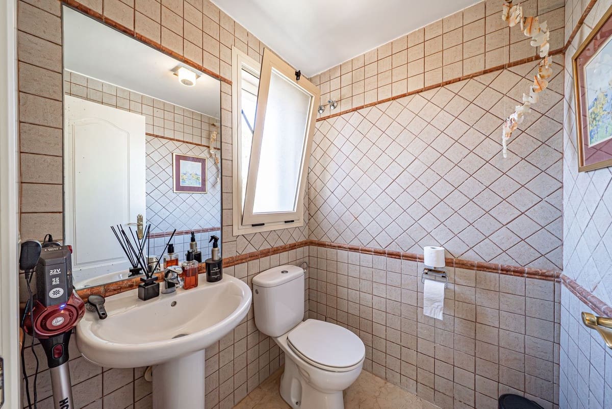 4 soverom Hus til salgs i Estepona - € 585 000 (Ref: 9412951)