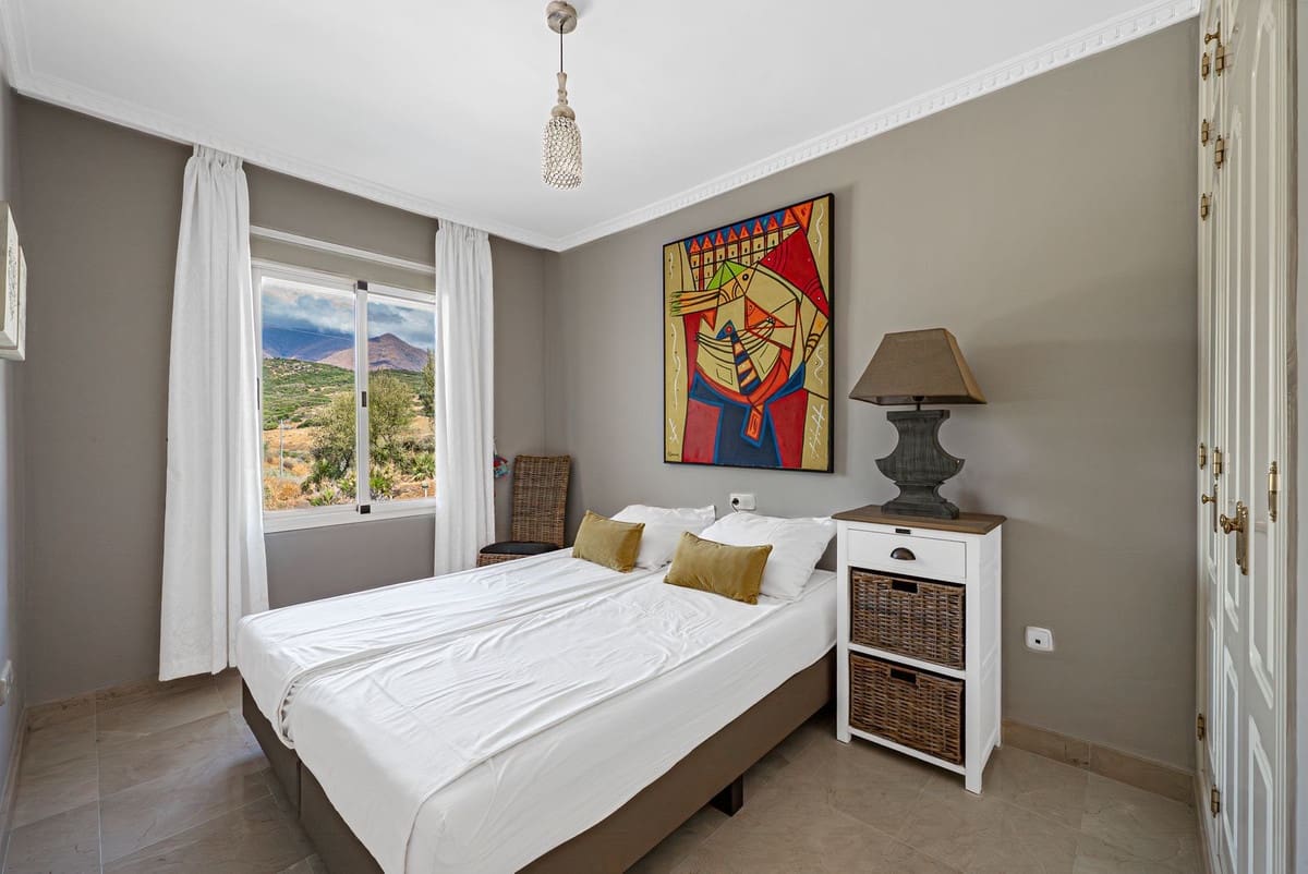 4 soverom Hus til salgs i Estepona - € 585 000 (Ref: 9412951)