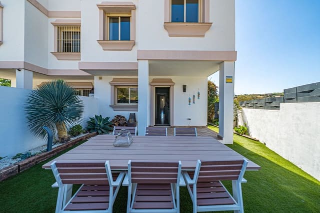 4 soverom Hus til salgs i Estepona Golf, Estepona - € 585 000 (Ref: 9412951)