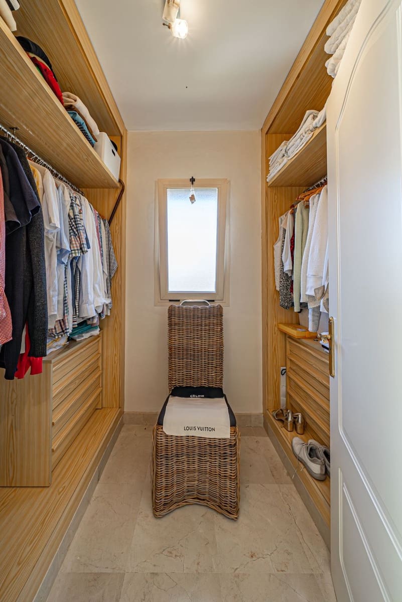 4 soverom Hus til salgs i Estepona - € 585 000 (Ref: 9412951)