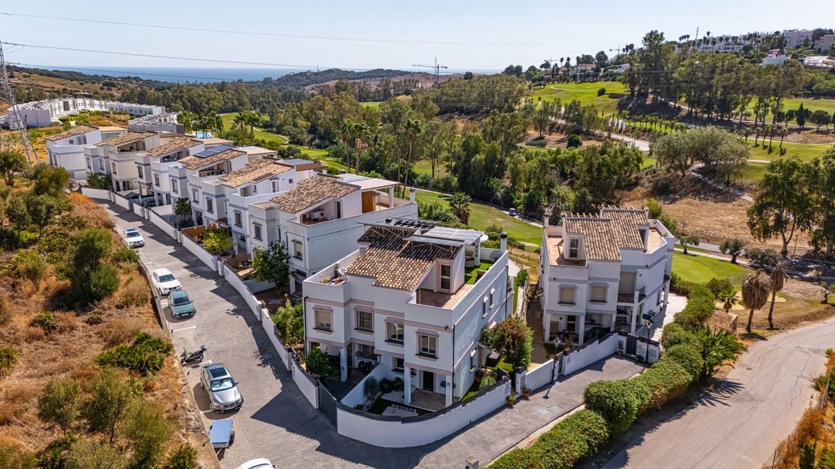 4 soverom Hus til salgs i Estepona - € 585 000 (Ref: 9412951)