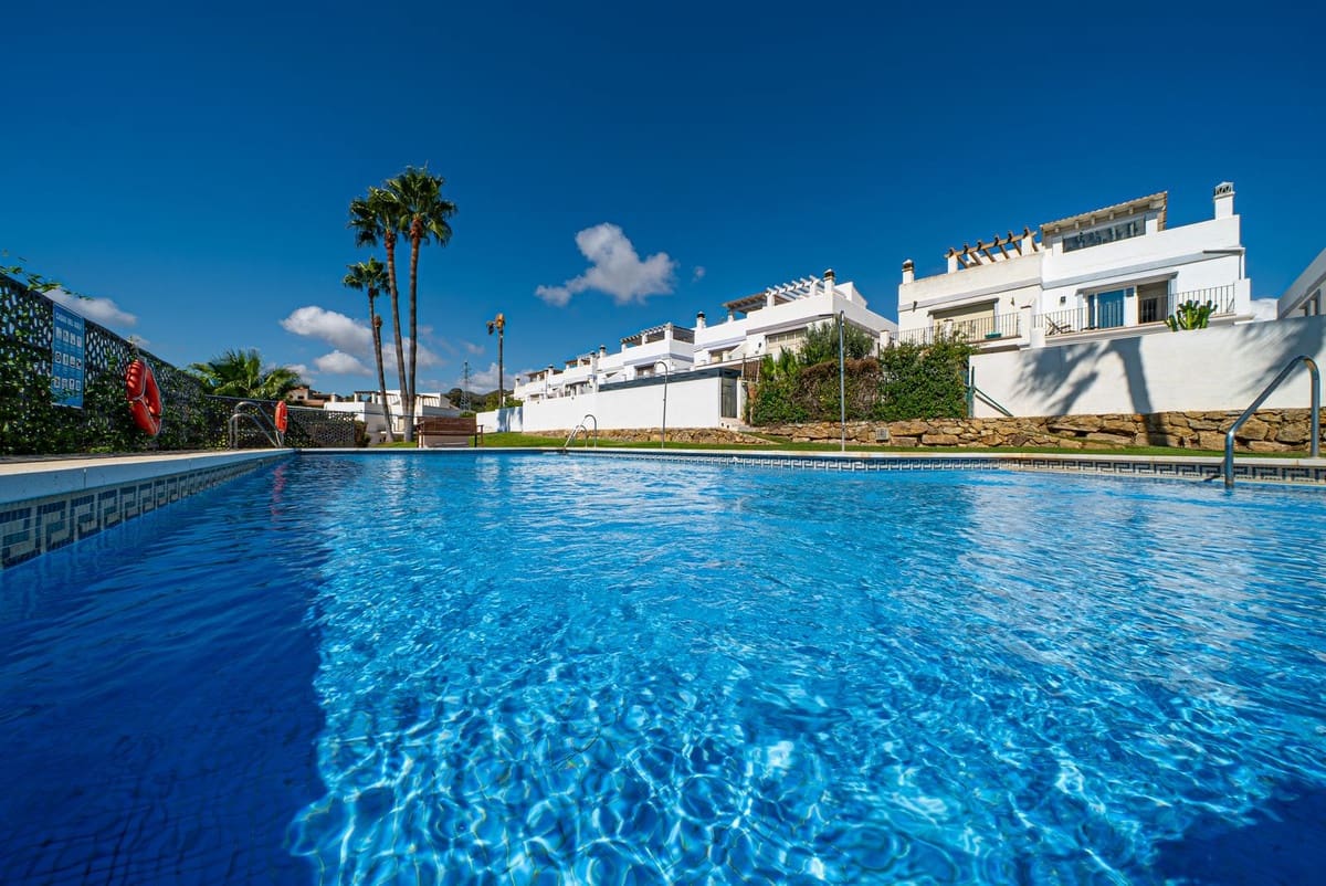 4 soverom Hus til salgs i Estepona - € 585 000 (Ref: 9412951)