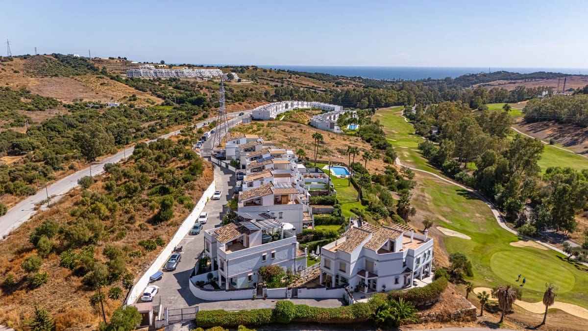 4 soverom Hus til salgs i Estepona - € 585 000 (Ref: 9412951)