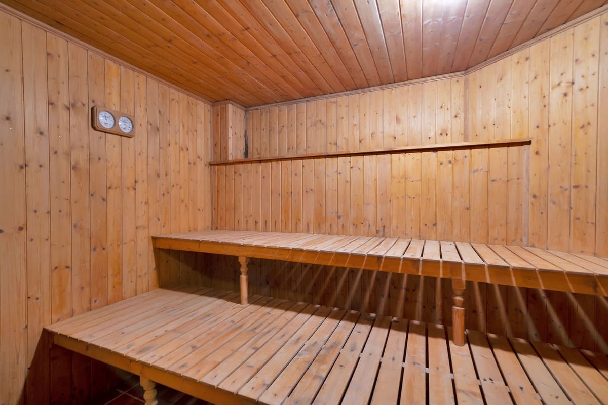 4 bedroom Villa for sale in Estepona - € 2,850,000 (Ref: 9412953)