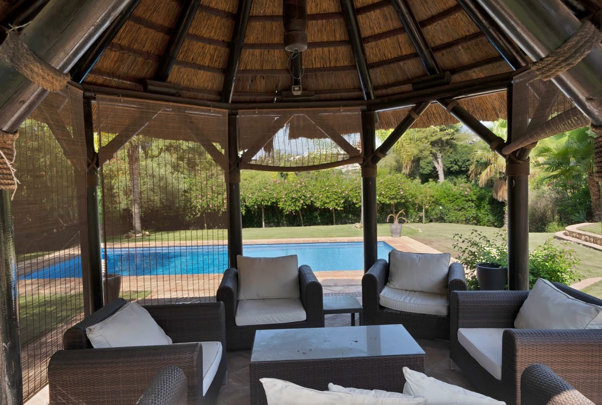 4 bedroom Villa for sale in Estepona - € 2,850,000 (Ref: 9412953)