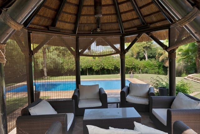 4 bedroom Villa for sale in Estepona - € 2,850,000 (Ref: 9412953)