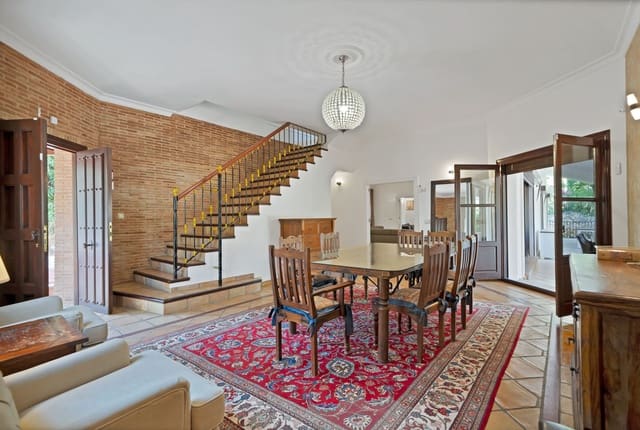 4 bedroom Villa for sale in Estepona - € 2,850,000 (Ref: 9412953)