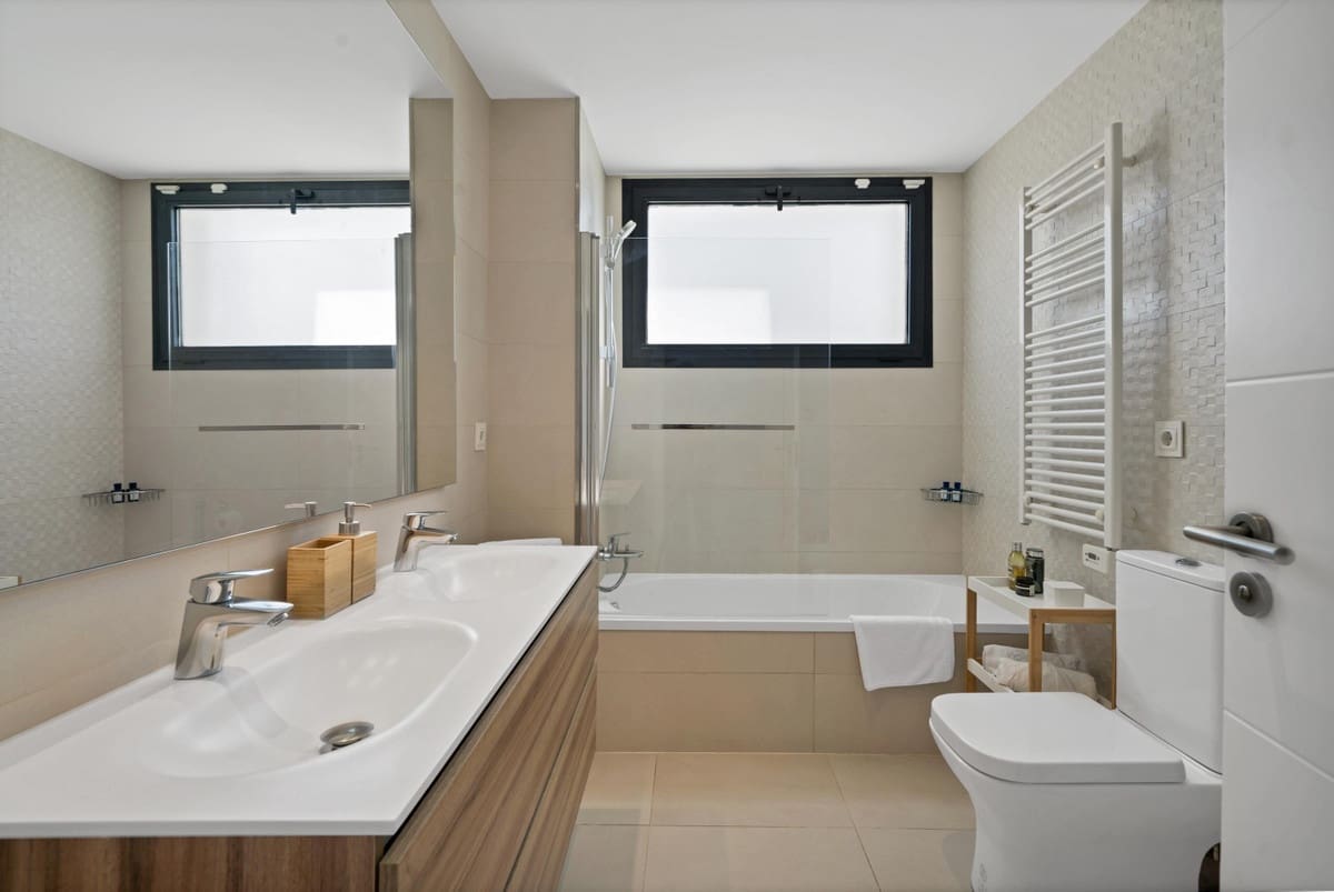 Apartamento de 3 habitaciones en New Golden Mile en venta - 895.000 € (Ref: 9412954)