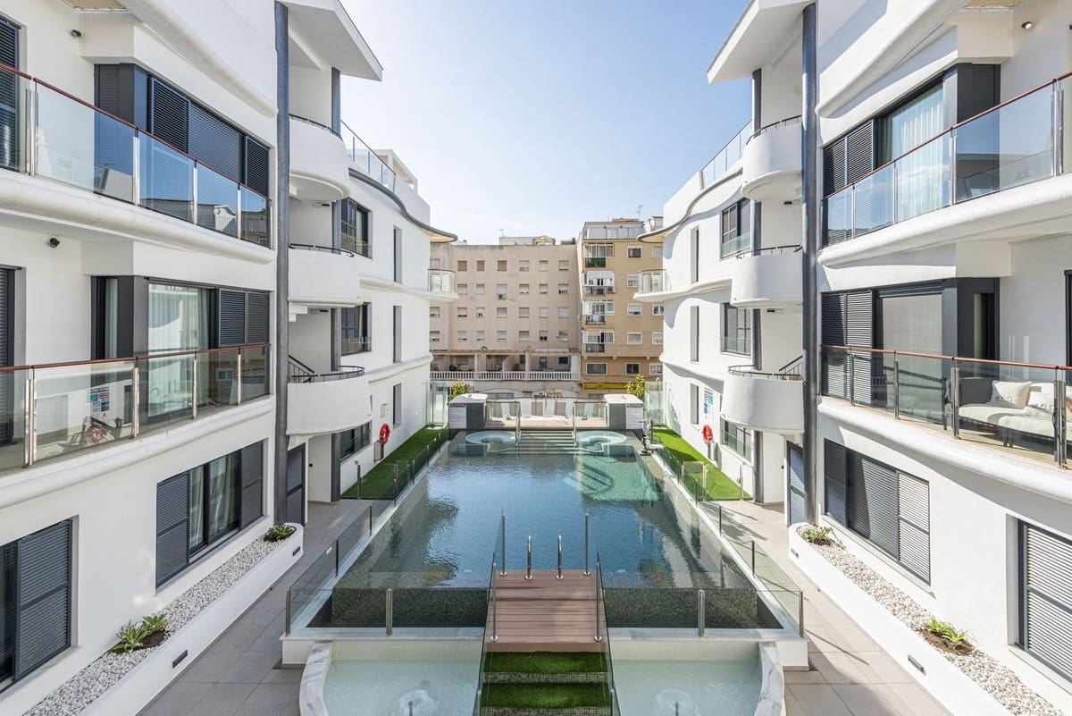 Apartamento de 3 habitaciones en Estepona en venta con garaje - 759.000 € (Ref: 9412955)