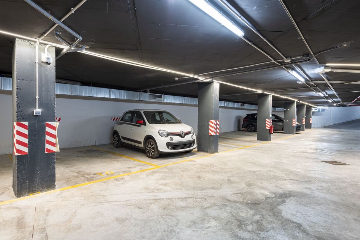 Apartamento de 3 habitaciones en Estepona en venta con garaje - 759.000 € (Ref: 9412955)