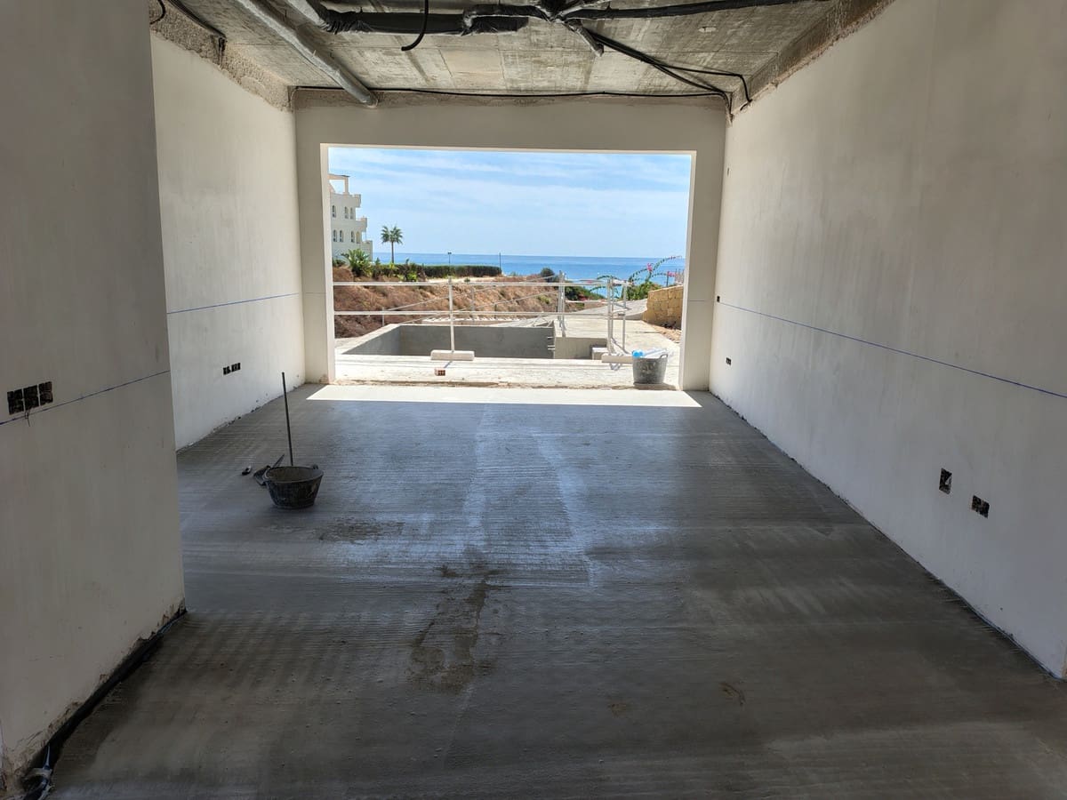 4 bedroom Villa for sale in Mijas Costa with garage - € 1,675,000 (Ref: 9413181)