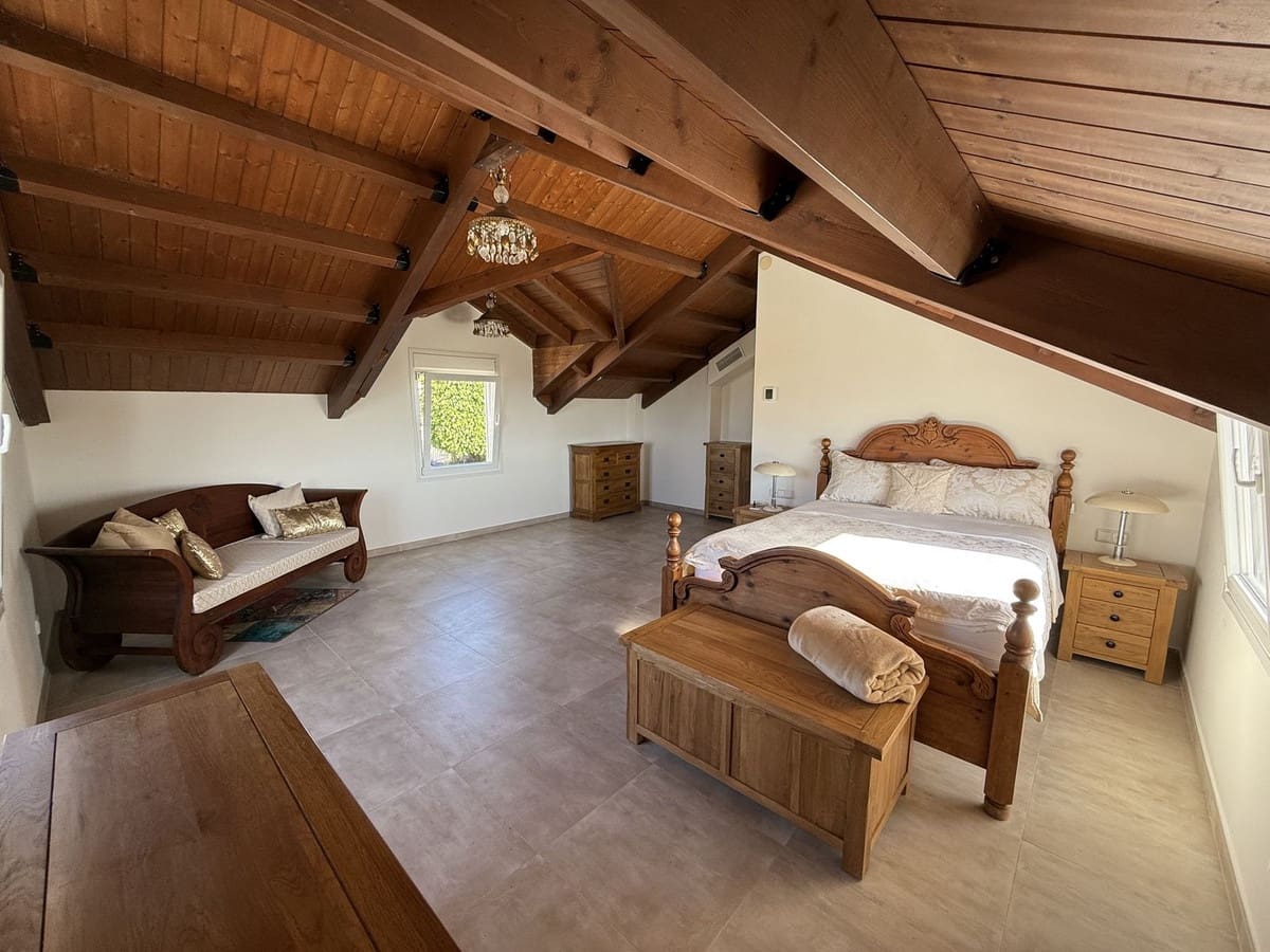 5 quarto Moradia para venda em Estepona - 1 495 000 € (Ref: 9413186)