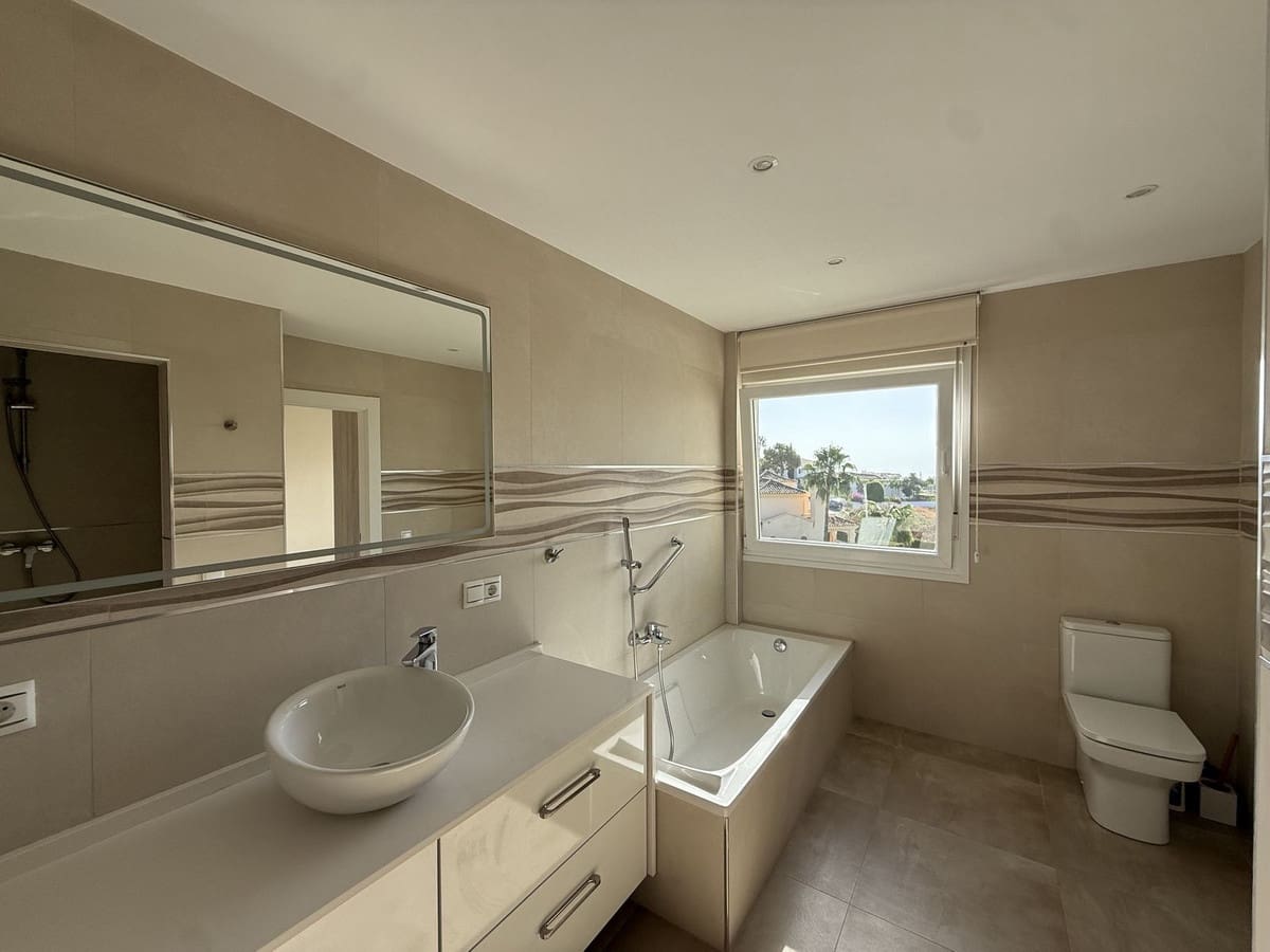 5 quarto Moradia para venda em Estepona - 1 495 000 € (Ref: 9413186)