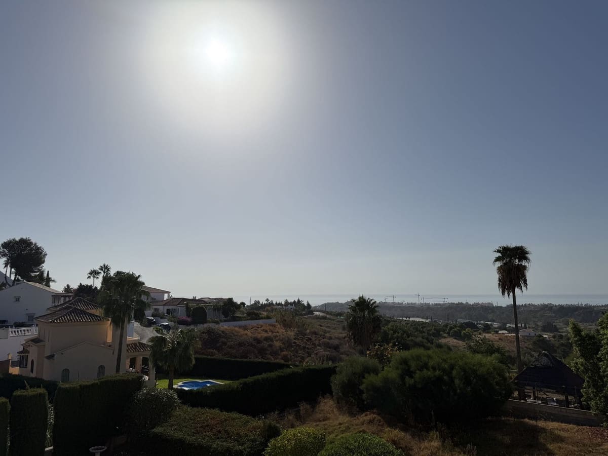 5 bedroom Villa for sale in Estepona - € 1,395,000 (Ref: 9413186)
