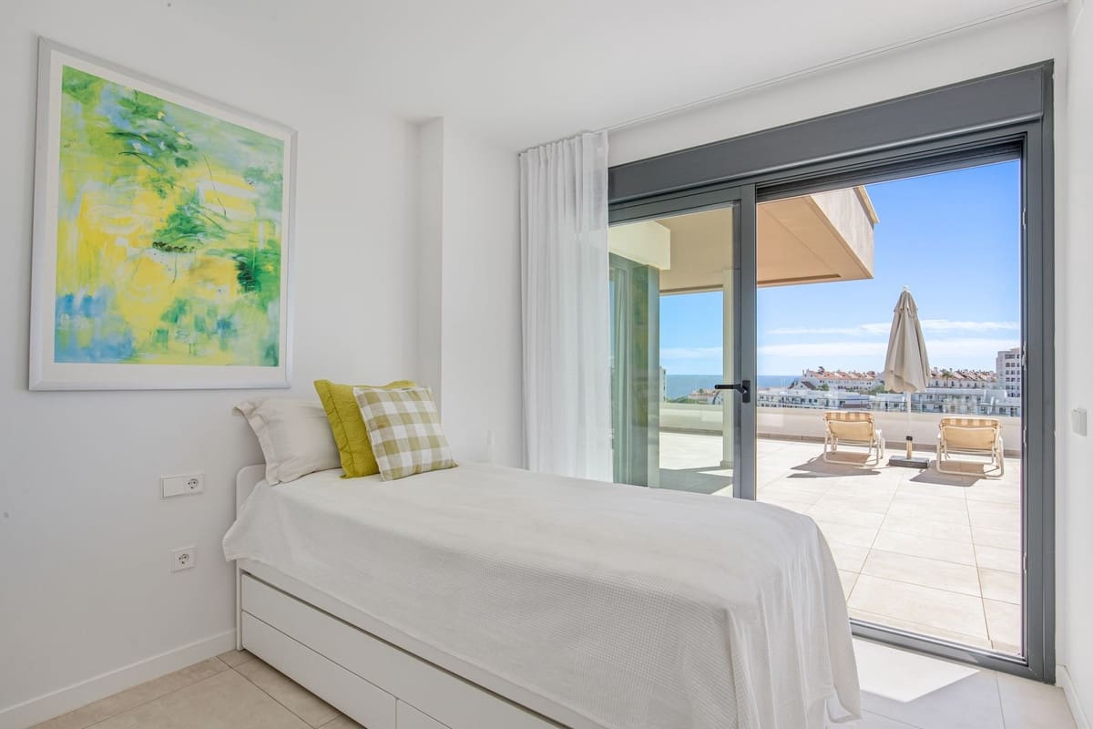 Apartamento de 4 habitaciones en Estepona en venta con garaje - 1.090.000 € (Ref: 9413187)