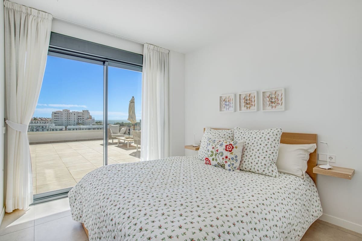 Apartamento de 4 habitaciones en Estepona en venta con garaje - 1.090.000 € (Ref: 9413187)
