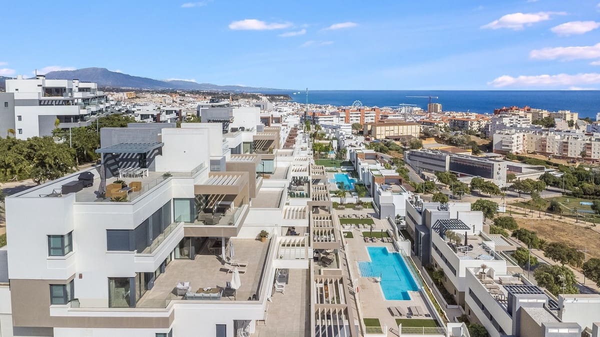 Apartamento de 4 habitaciones en Estepona en venta con garaje - 1.090.000 € (Ref: 9413187)