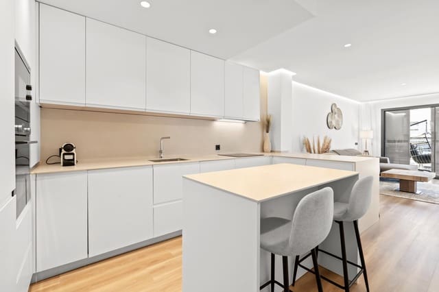 Apartamento de 2 habitaciones en Centro, Estepona en venta - 599.900 € (Ref: 9413191)