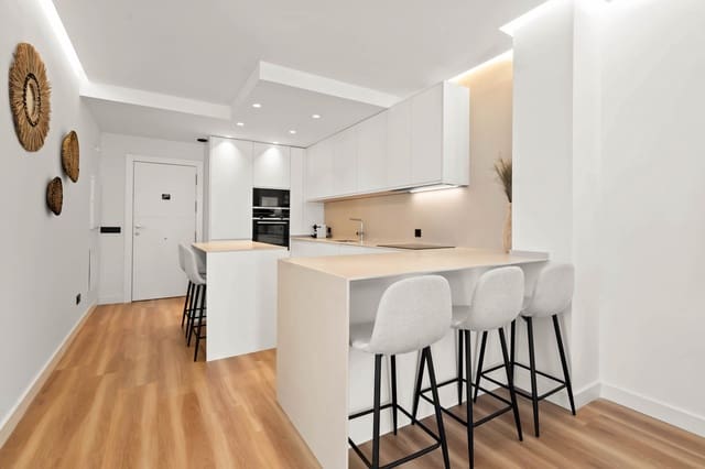 Apartamento de 2 habitaciones en Centro, Estepona en venta - 599.900 € (Ref: 9413191)