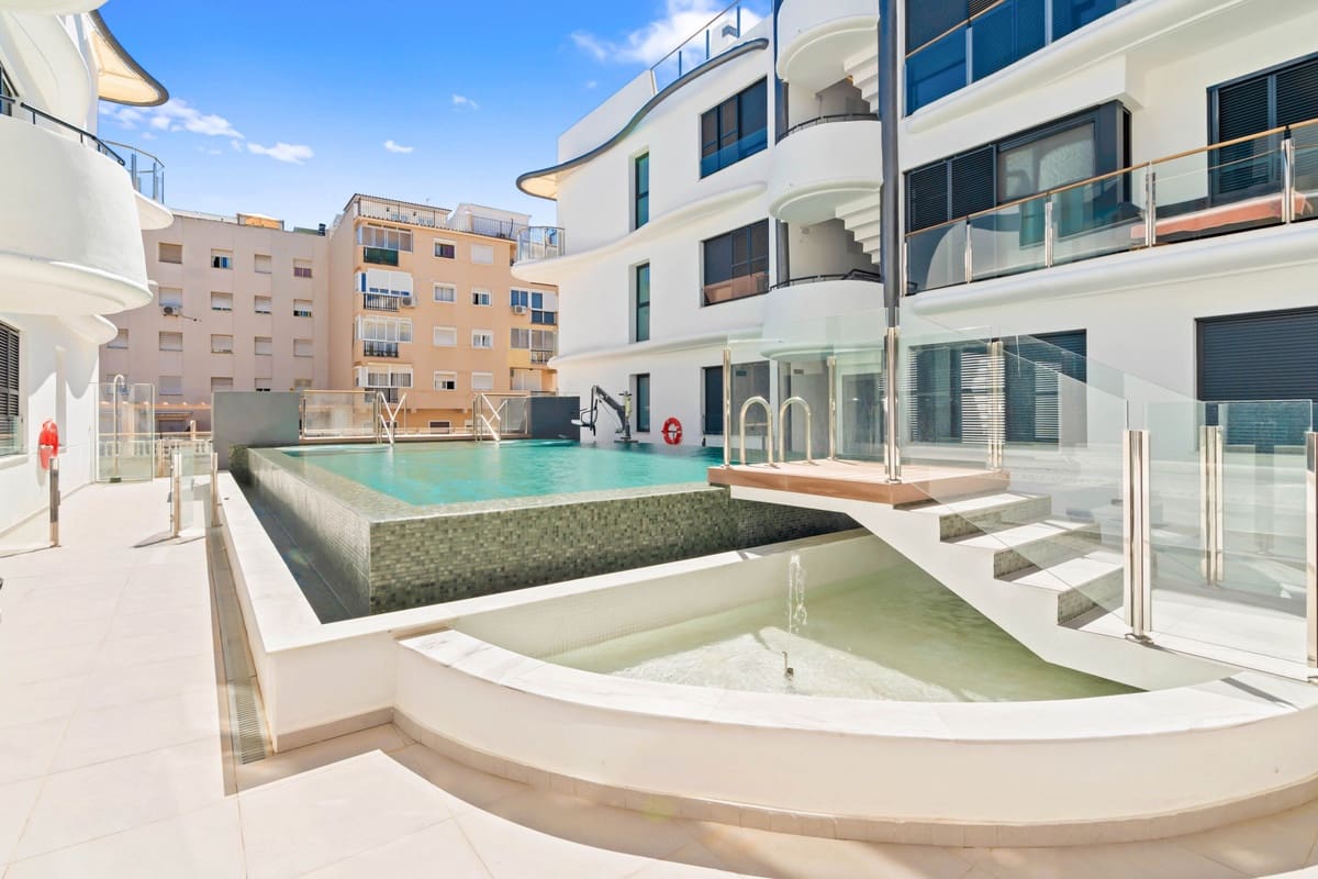 2 soveværelse Lejlighed til salg i Estepona - € 599.900 (Ref: 9413191)