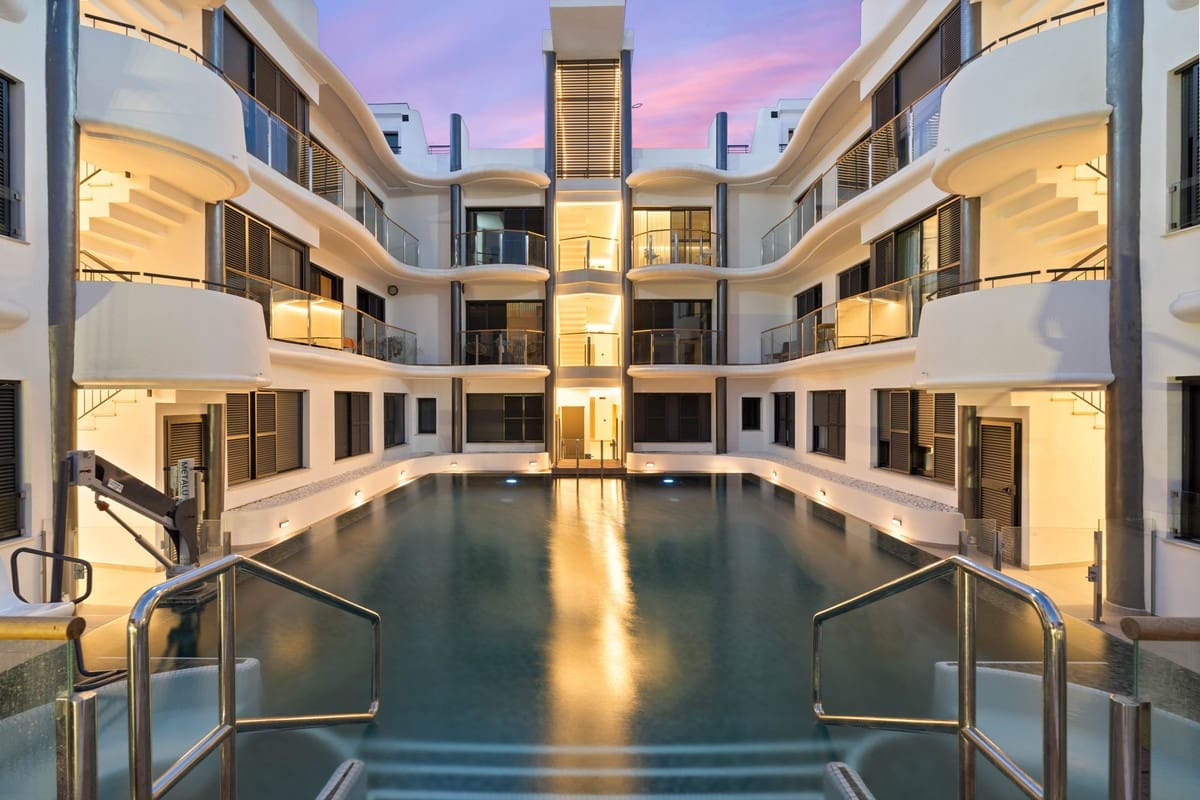 2 soveværelse Lejlighed til salg i Estepona - € 599.900 (Ref: 9413191)