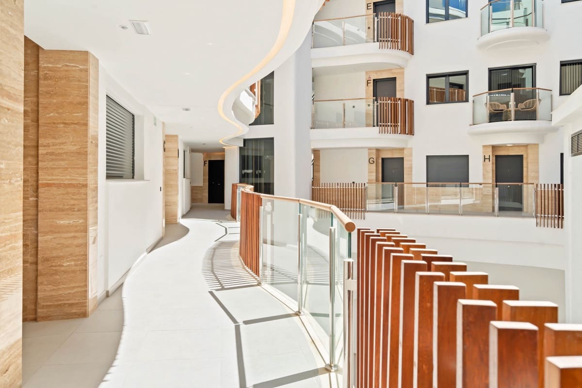 2 soveværelse Lejlighed til salg i Estepona - € 599.900 (Ref: 9413191)