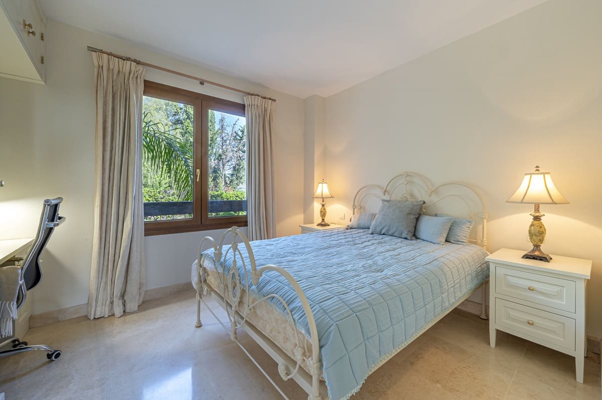 2 bedroom Apartment for sale in El Paraiso - € 579,000 (Ref: 9413192)