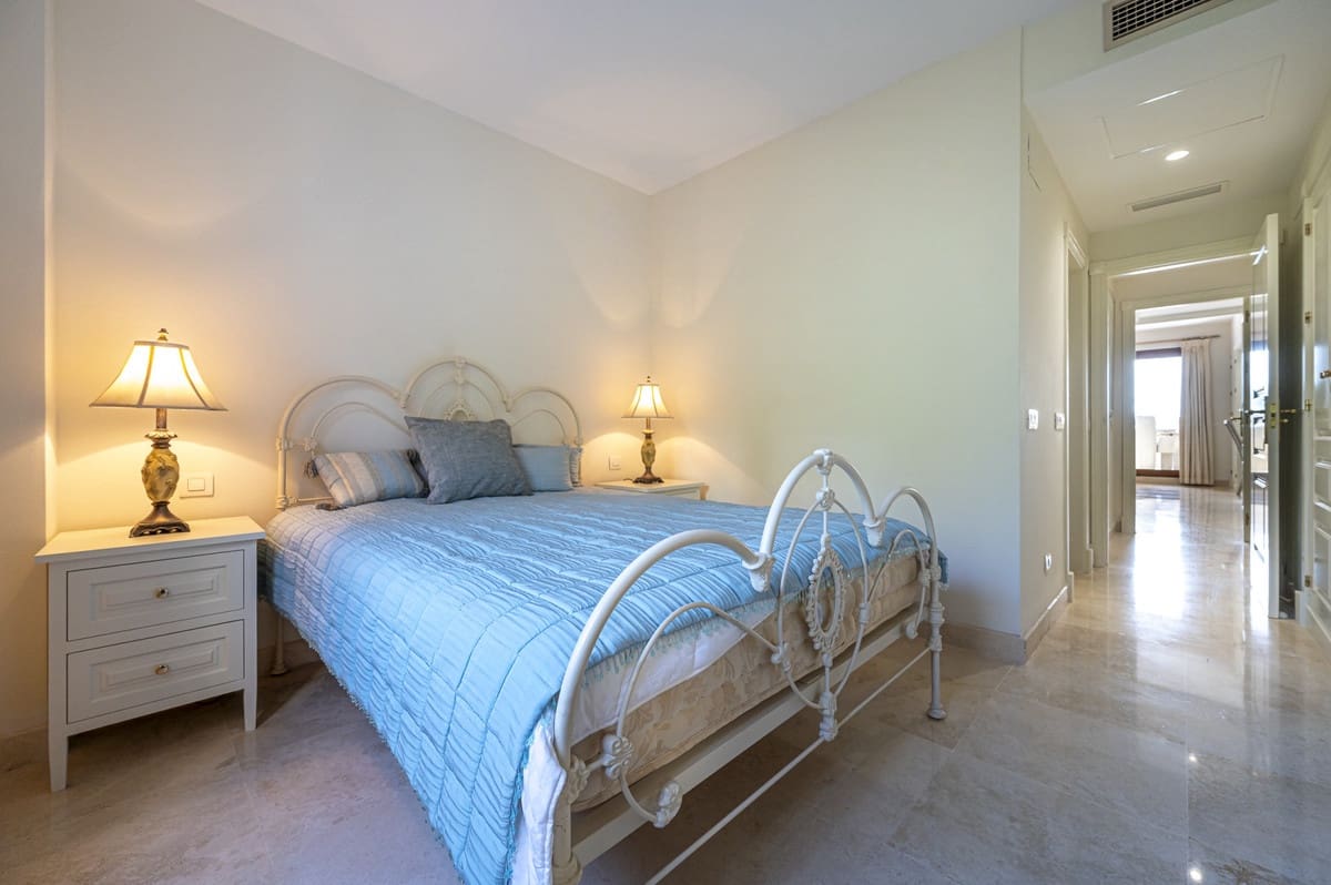 2 bedroom Apartment for sale in El Paraiso - € 579,000 (Ref: 9413192)