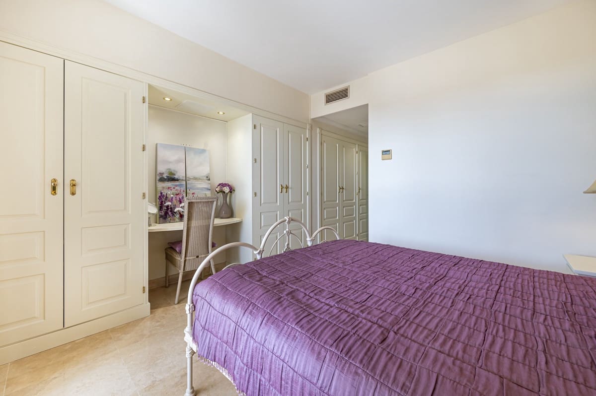 2 bedroom Apartment for sale in El Paraiso - € 579,000 (Ref: 9413192)