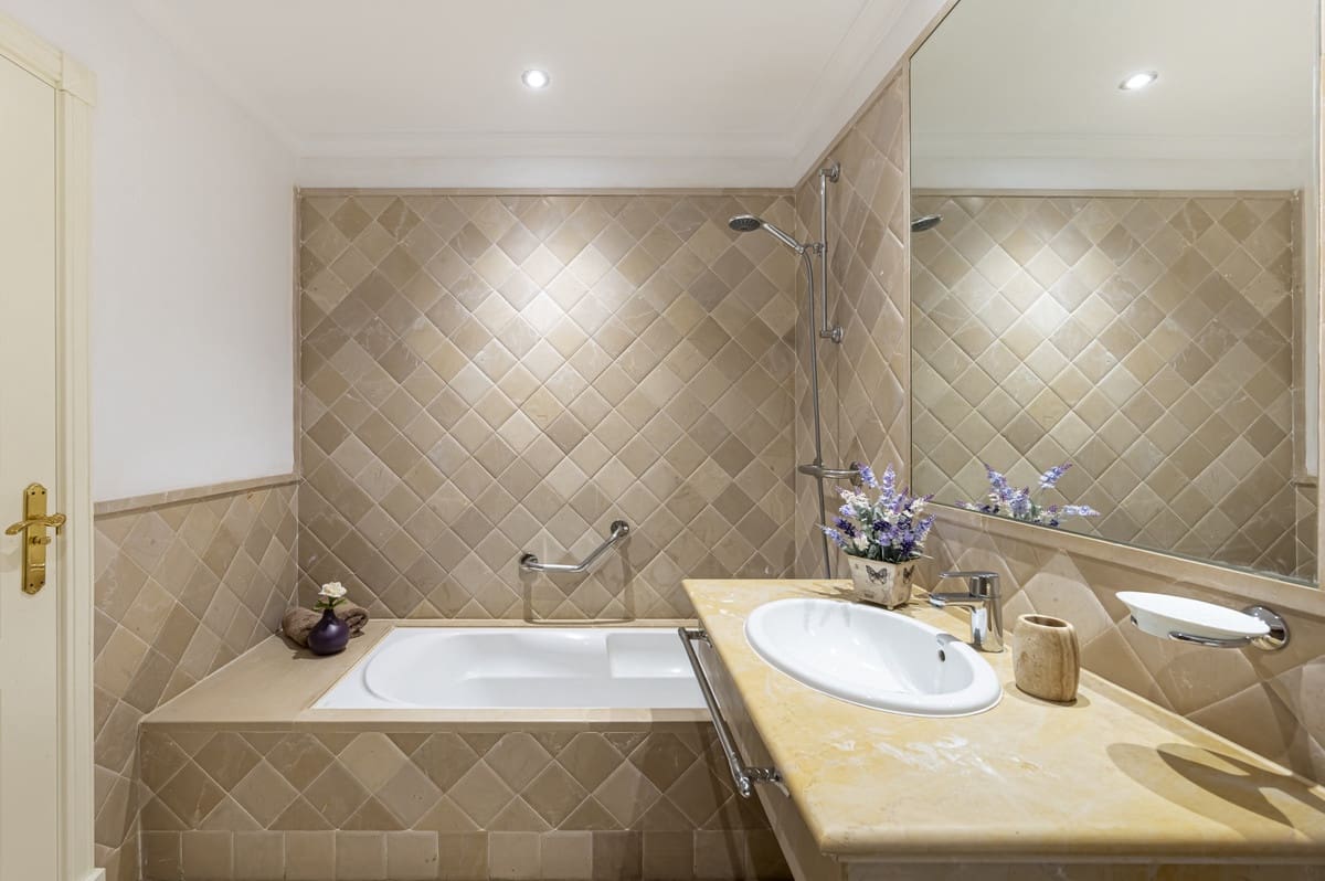 2 bedroom Apartment for sale in El Paraiso - € 579,000 (Ref: 9413192)