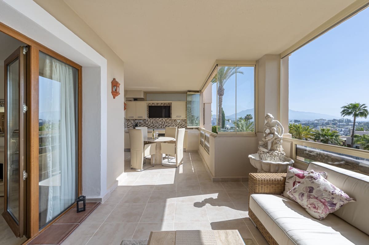 2 bedroom Apartment for sale in El Paraiso - € 579,000 (Ref: 9413192)