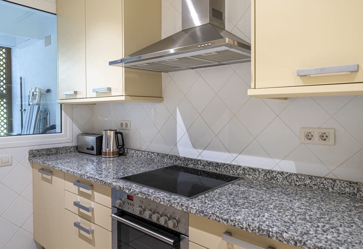 2 bedroom Apartment for sale in El Paraiso - € 579,000 (Ref: 9413192)