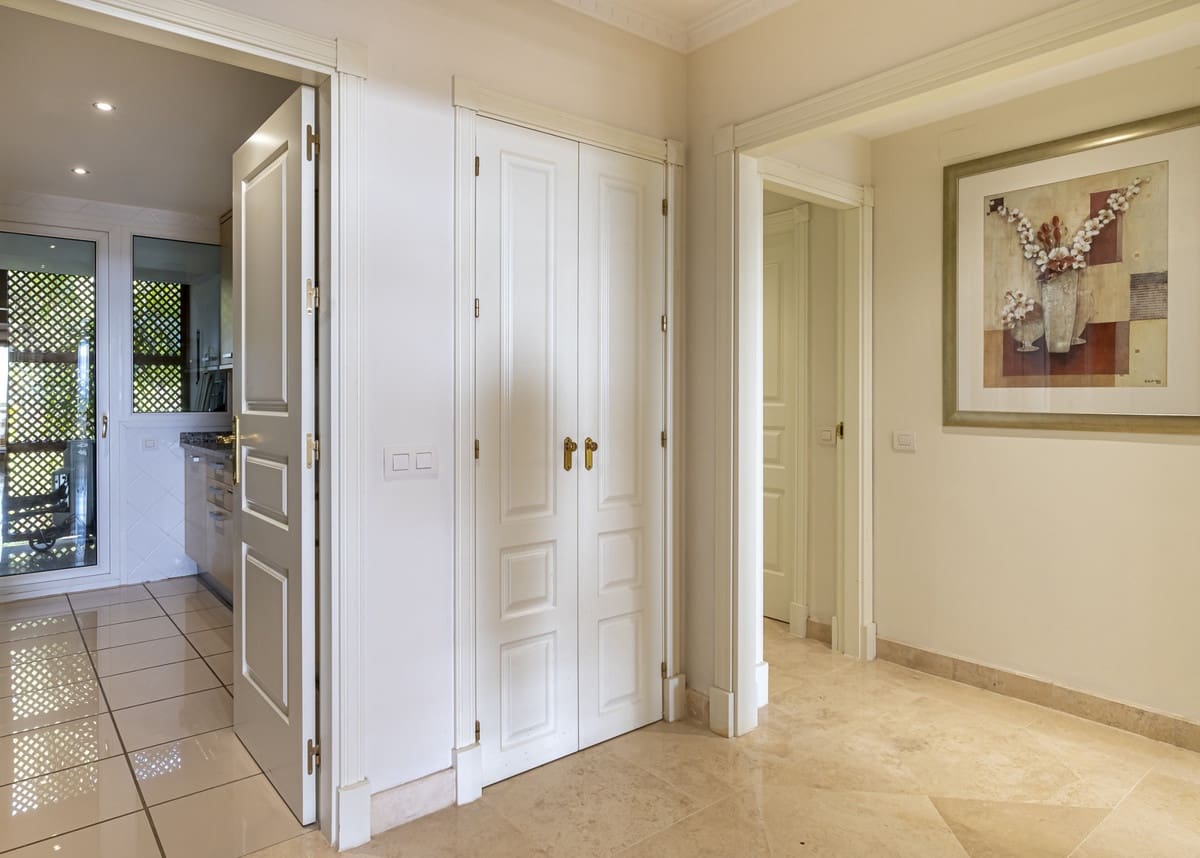 2 bedroom Apartment for sale in El Paraiso - € 579,000 (Ref: 9413192)