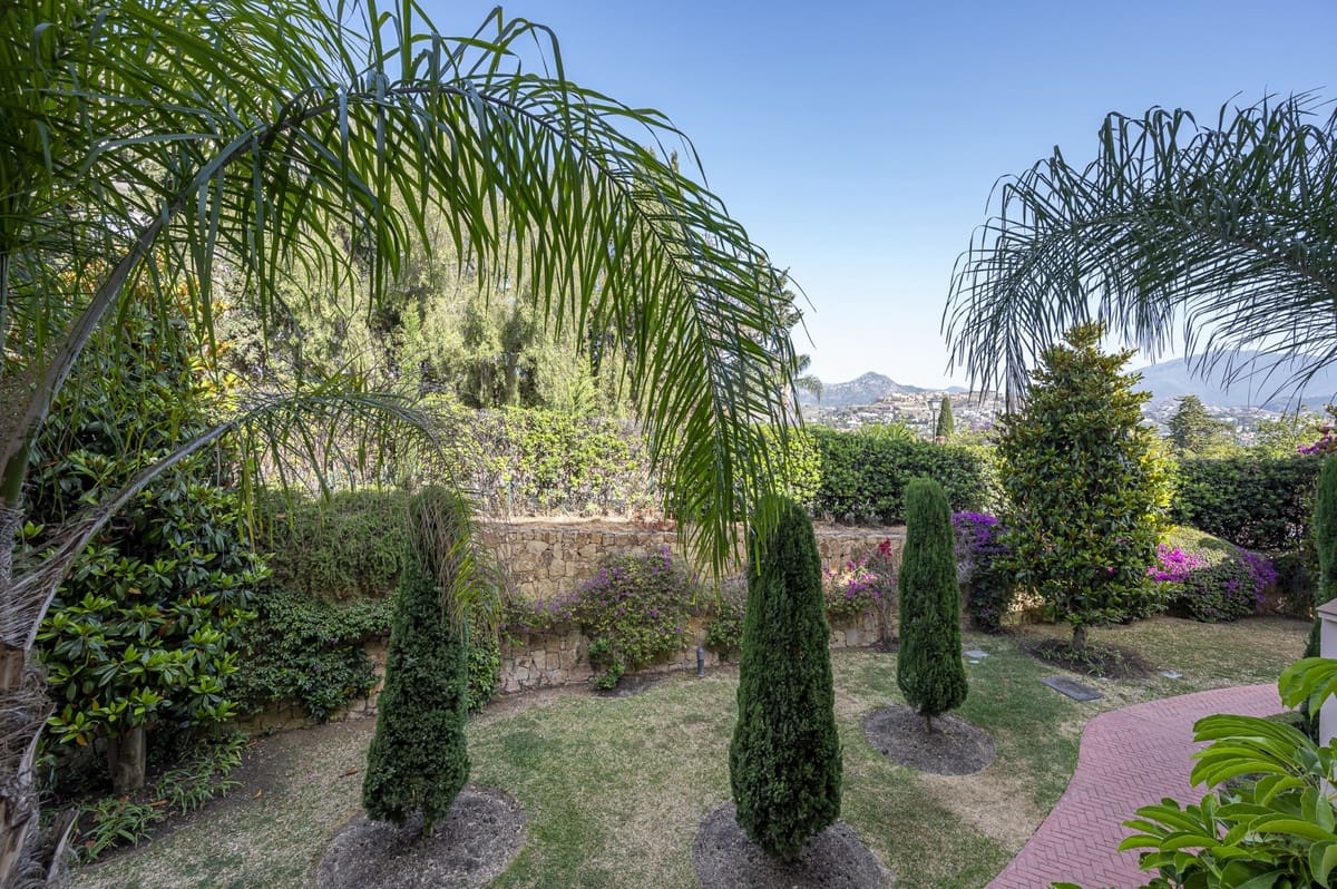 2 bedroom Apartment for sale in El Paraiso - € 579,000 (Ref: 9413192)