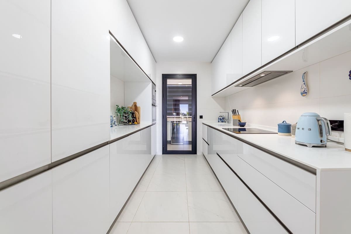 4 sovrum Lägenhet till salu i Estepona - 899 000 € (Ref: 9413194)