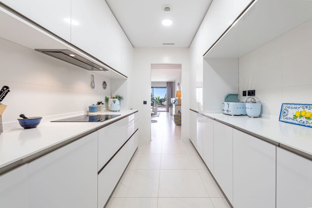 4 sovrum Lägenhet till salu i Estepona - 899 000 € (Ref: 9413194)