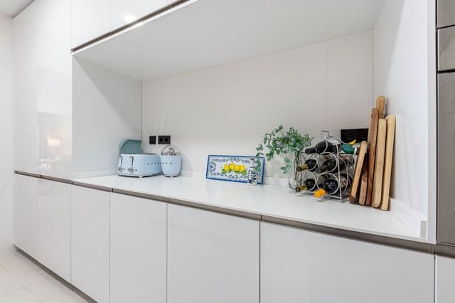 4 makuuhuone Huoneisto myytävänä paikassa Estepona - 899 000 € (Ref: 9413194)