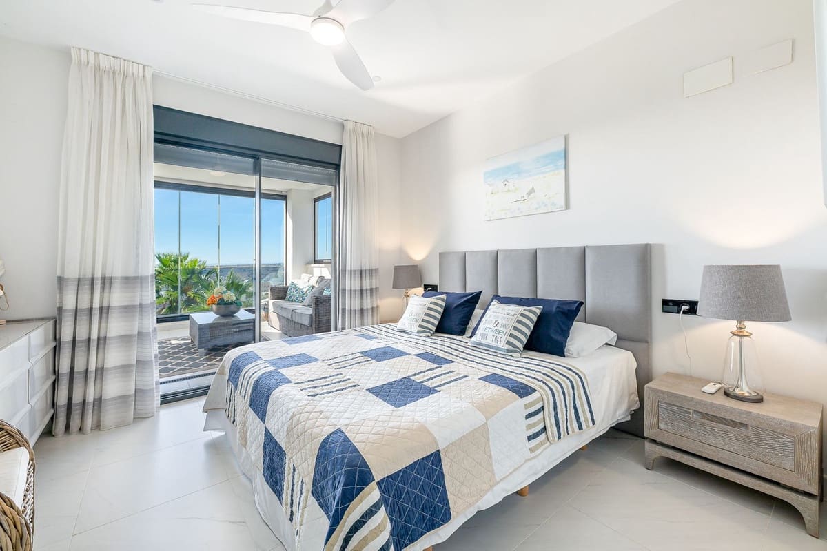 4 sovrum Lägenhet till salu i Estepona - 899 000 € (Ref: 9413194)