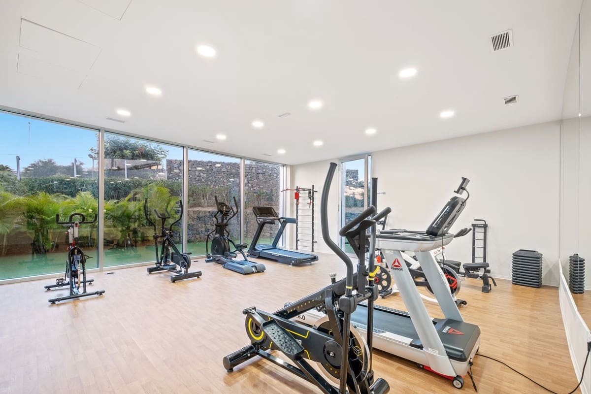 2 bedroom Apartment for sale in Estepona - € 795,000 (Ref: 9413196)