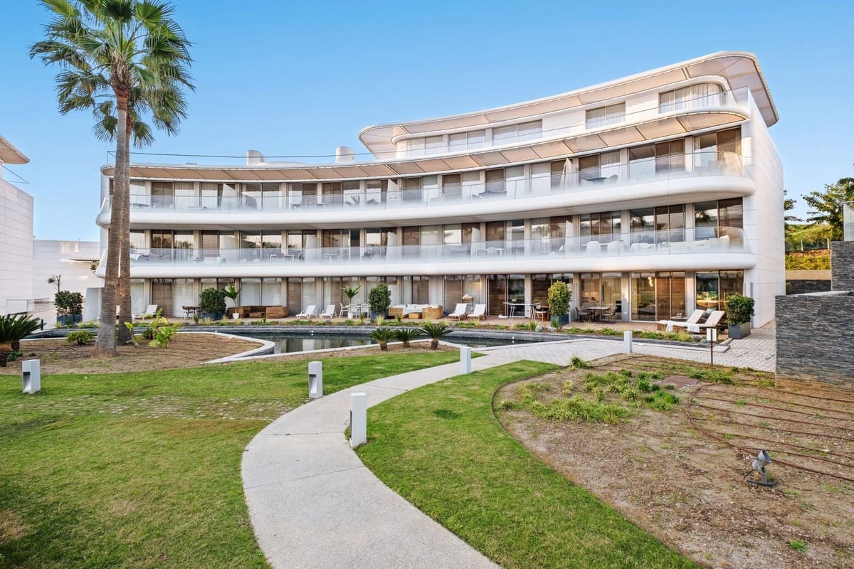 2 bedroom Apartment for sale in Estepona - € 795,000 (Ref: 9413196)