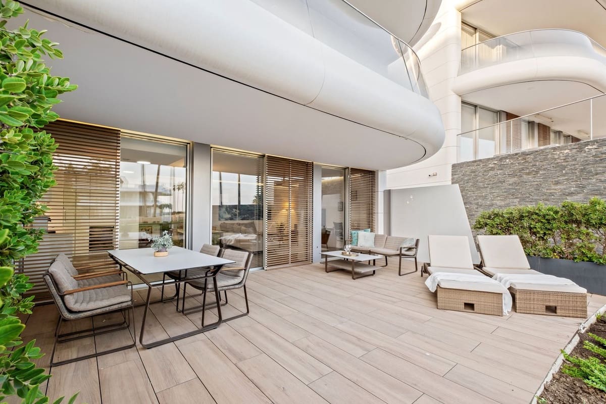 2 bedroom Apartment for sale in Estepona - € 795,000 (Ref: 9413196)