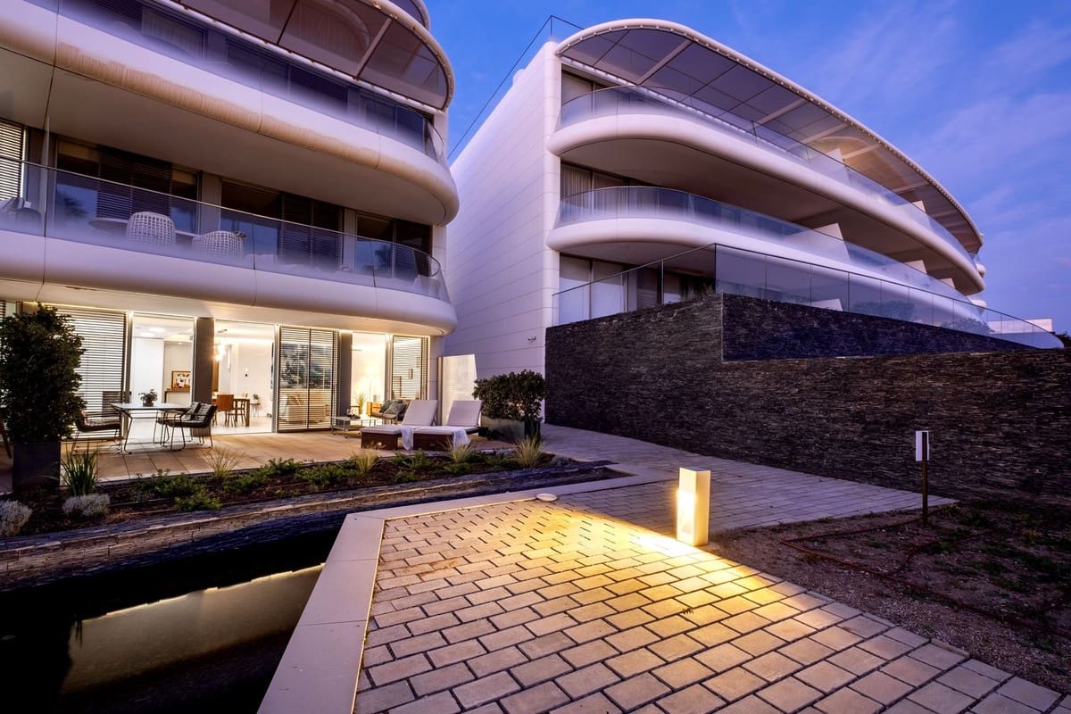 2 bedroom Apartment for sale in Estepona - € 795,000 (Ref: 9413196)