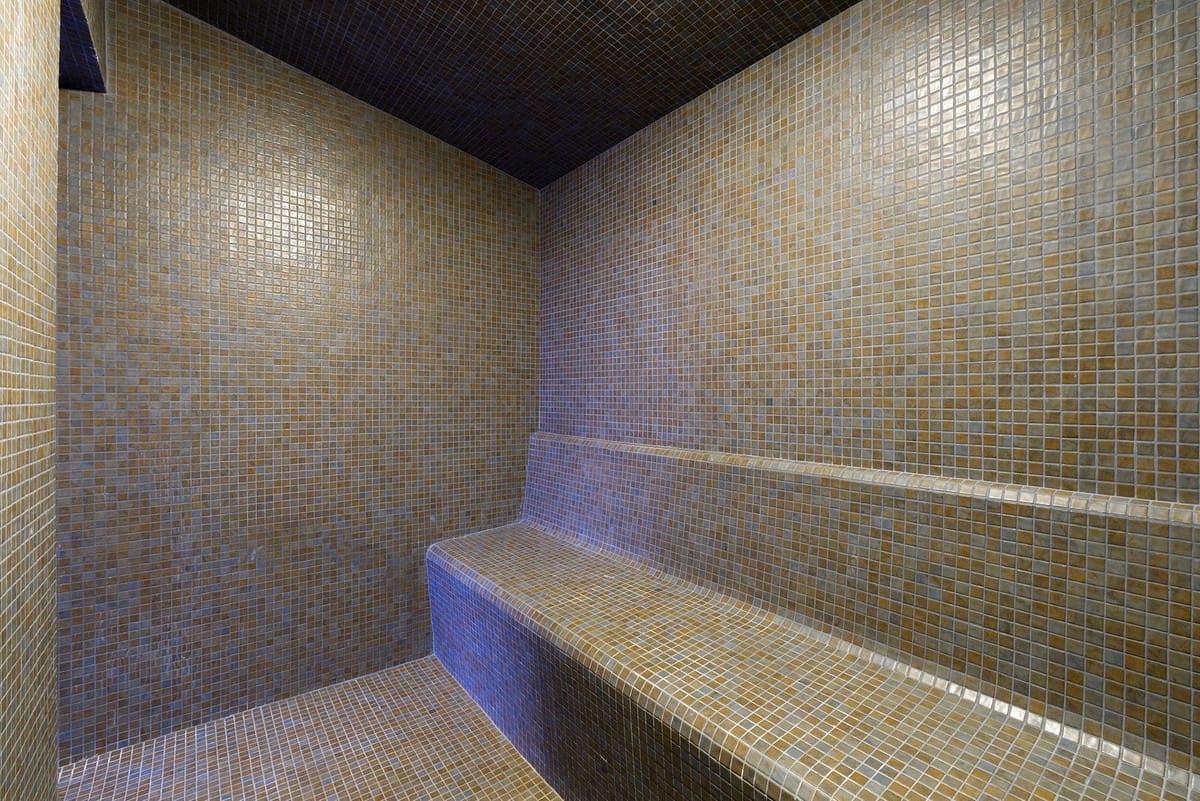 2 bedroom Apartment for sale in Estepona - € 795,000 (Ref: 9413196)