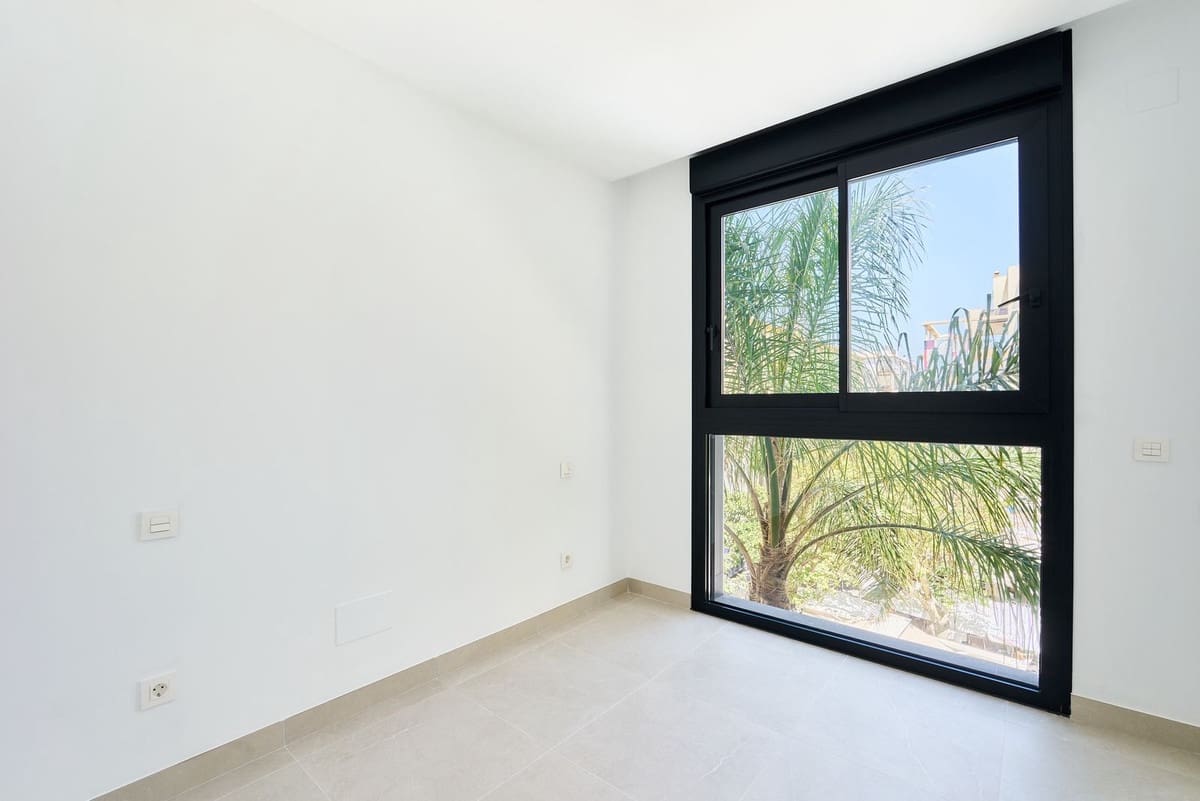 2 makuuhuone Huoneisto myytävänä paikassa Estepona - 399 000 € (Ref: 9413197)